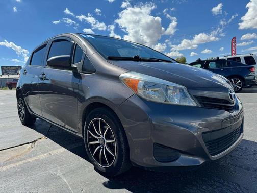 2014 Toyota Yaris LE