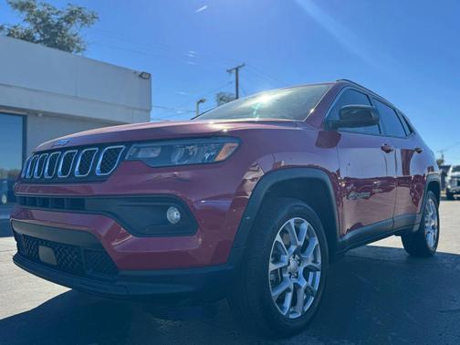 2023 Jeep Compass Latitude Lux