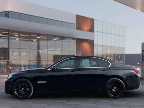 2013 BMW 750 i xDrive