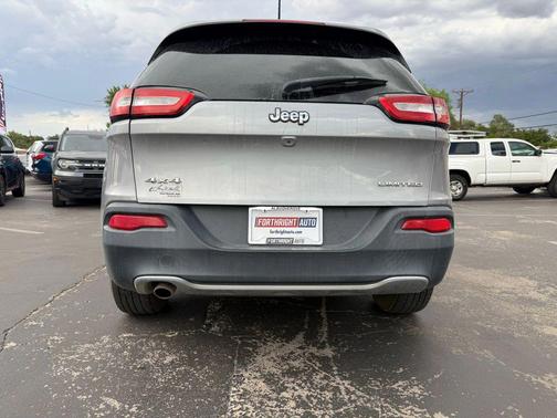 2016 Jeep Cherokee Sport