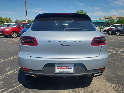 2017 Porsche Macan Sport Utility 4D