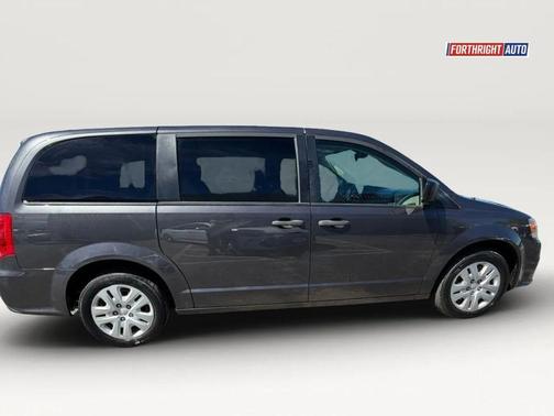 Granite Pearlcoat 2019 Dodge Grand Caravan SE