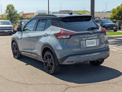 2022 Nissan Kicks SR