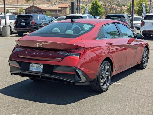 2025 Hyundai ELANTRA Limited