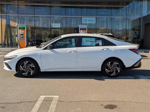2025 Hyundai ELANTRA HEV SEL Sport