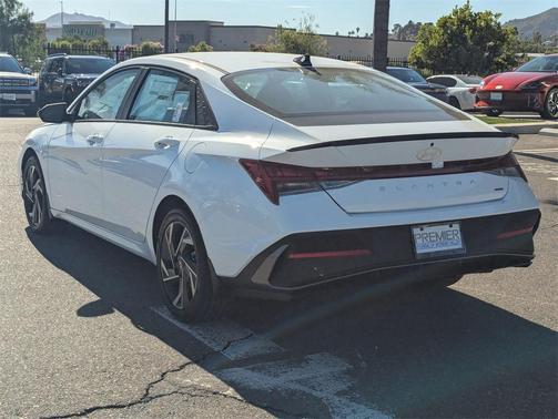 2025 Hyundai ELANTRA HEV SEL Sport