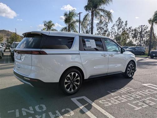 2024 Kia Carnival EX