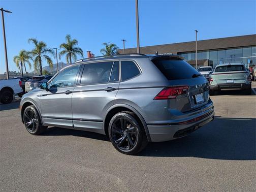 2024 Volkswagen Tiguan 2.0T SE R-Line Black