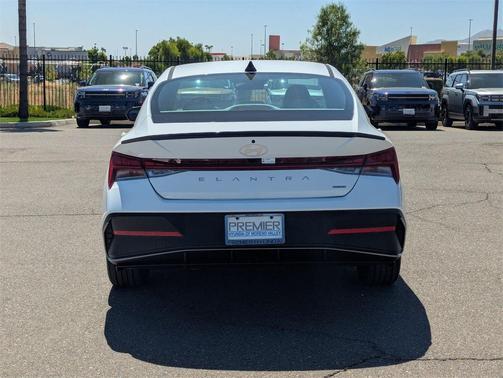 2025 Hyundai ELANTRA HEV SEL Sport