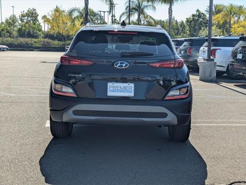 2022 Hyundai KONA SEL