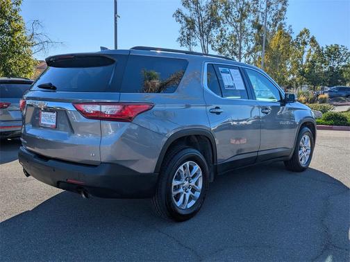 2021 Chevrolet Traverse LT Leather