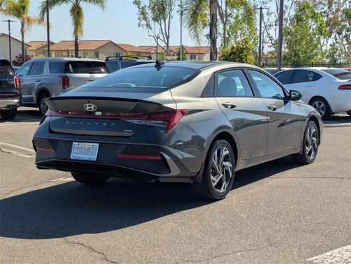 2025 Hyundai ELANTRA HEV SEL Sport