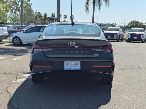 2025 Hyundai ELANTRA HEV SEL Sport