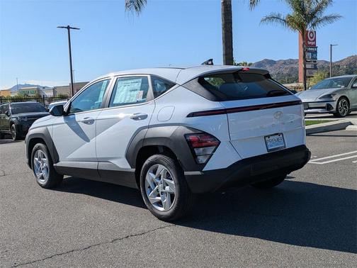 2026 Hyundai KONA SE
