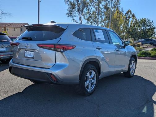 2022 Toyota Highlander LE