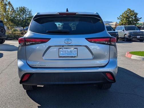 2022 Toyota Highlander LE