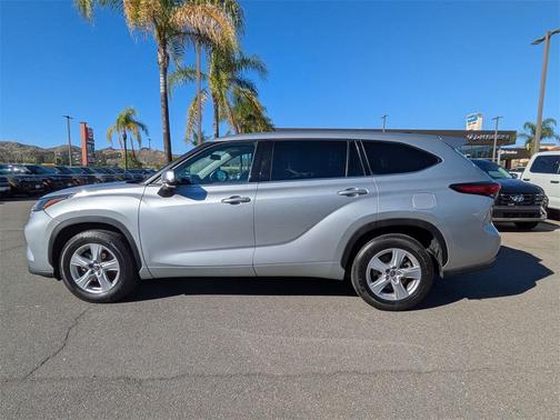 2022 Toyota Highlander LE