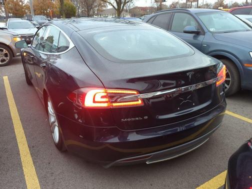 2015 Tesla Model S 85D