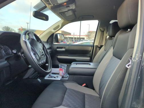 2017 Toyota Tundra SR5