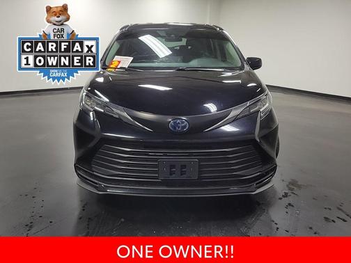 2023 Toyota Sienna LE