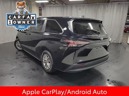 2023 Toyota Sienna LE