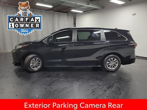 2023 Toyota Sienna LE