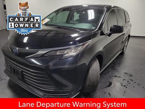 2023 Toyota Sienna LE