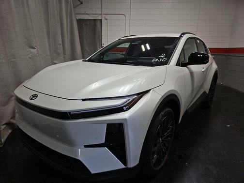 Wind Chill Pearl 2026 Toyota C-HR XSE