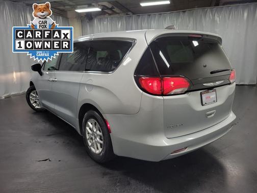2022 Chrysler Voyager LX