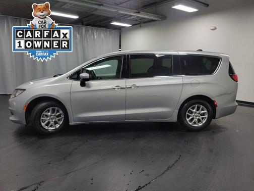 2022 Chrysler Voyager LX