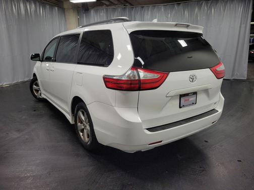 2019 Toyota Sienna LE