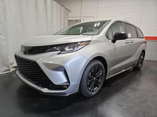 2025 Toyota Sienna XSE 7 Passenger