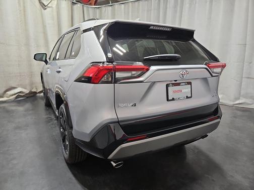 2025 Toyota RAV4 Hybrid SE