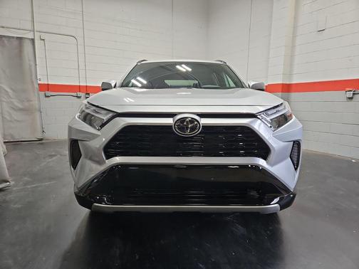 2025 Toyota RAV4 Hybrid SE