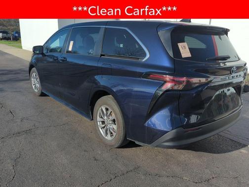 2023 Toyota Sienna LE