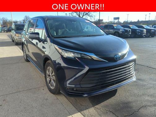 2023 Toyota Sienna LE