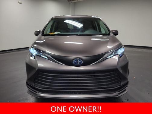 2021 Toyota Sienna LE