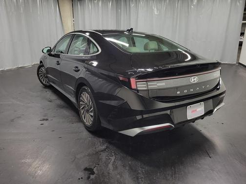 2025 Hyundai SONATA Hybrid SE