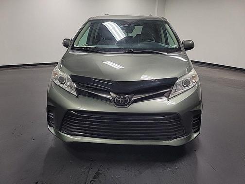 2020 Toyota Sienna LE