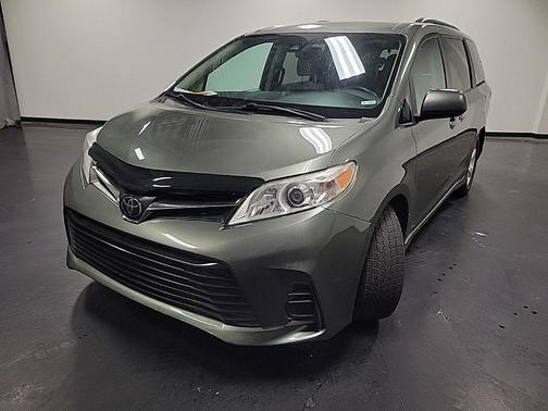 2020 Toyota Sienna LE