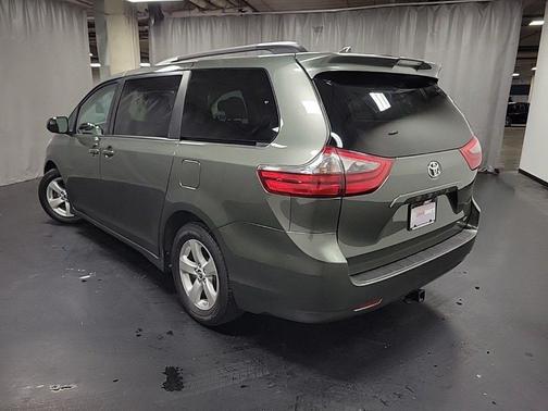 2020 Toyota Sienna LE