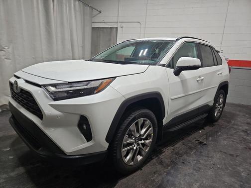 2025 Toyota RAV4 XLE Premium
