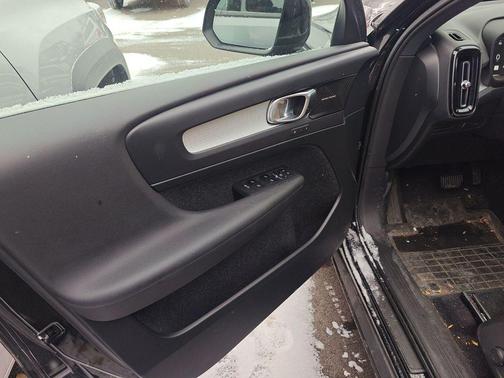 2019 Volvo XC40 T5 Momentum