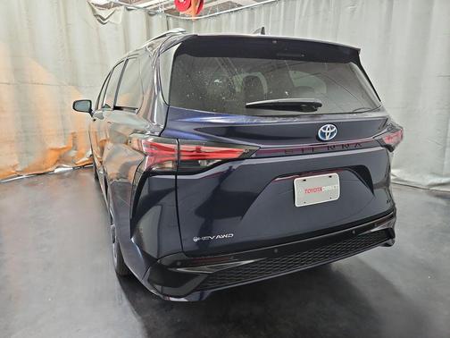 2025 Toyota Sienna XSE 7 Passenger