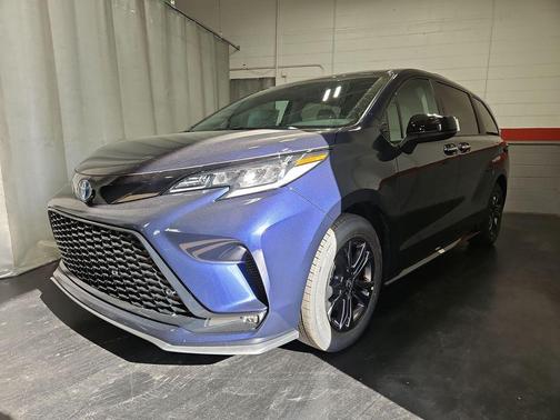 2025 Toyota Sienna XSE 7 Passenger