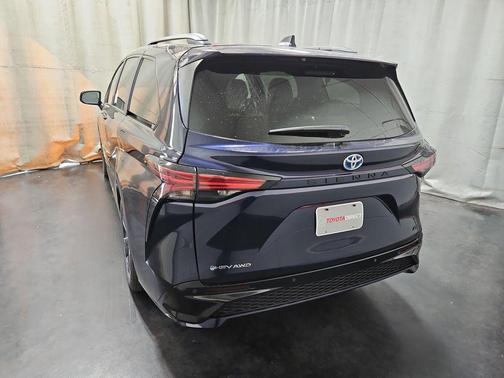 2025 Toyota Sienna XSE 7 Passenger