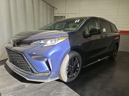 2025 Toyota Sienna XSE 7 Passenger