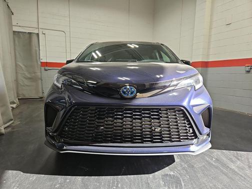 2025 Toyota Sienna XSE 7 Passenger