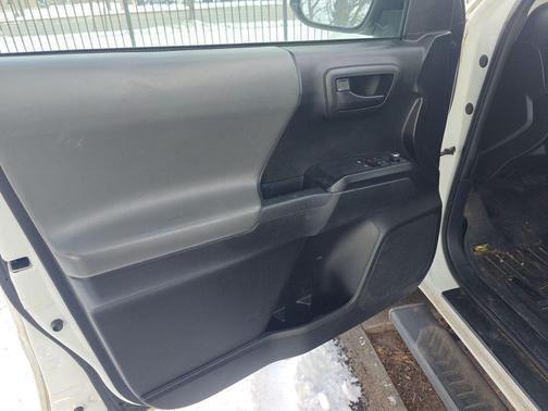 2017 Toyota Tacoma SR