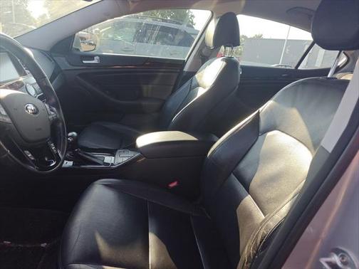 2016 Kia Cadenza Base